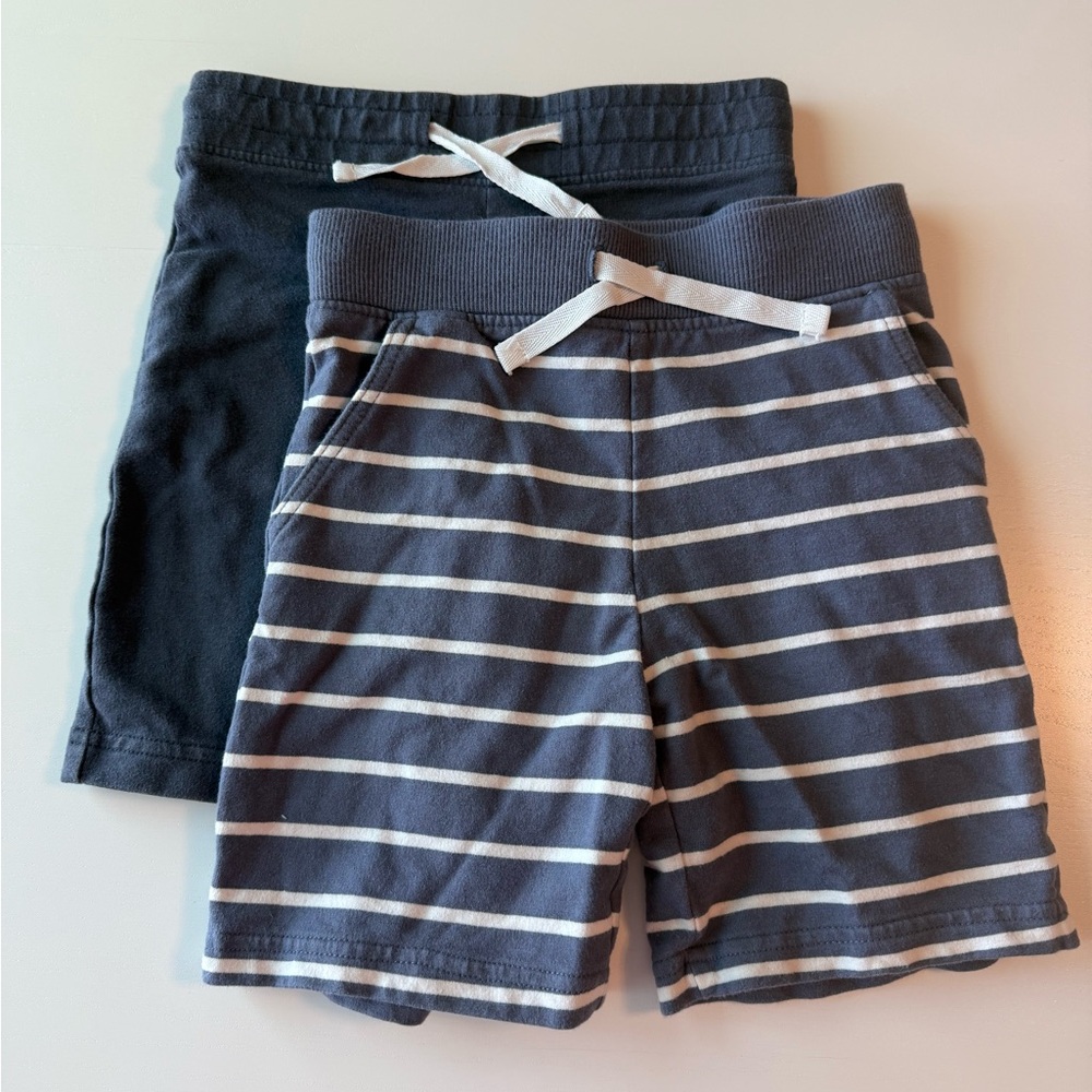 Set of 2 great used condition Tommy Bahama boys 4T shorts